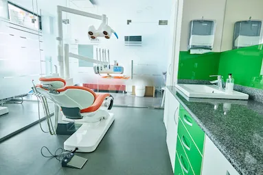 Sală de tratament stomatologic cu zonă sterilă - Happy Clinic Pipera