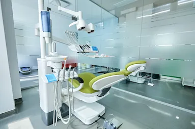 Sală de tratament cu pereți de sticlă - Happy Clinic Pipera