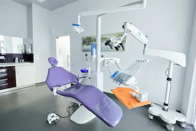 Unit dentar cu microscop pentru tratamente de precizie - Happy Clinic
