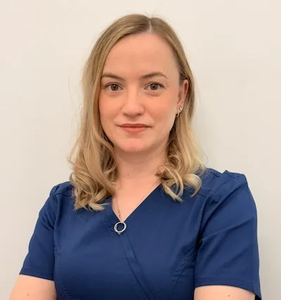 Paula Constantinescu - Médico especialista en cirugía dentoalveolar., Happy Clinic Pipera